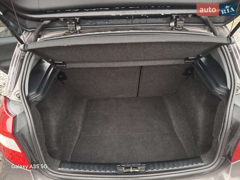 Хэтчбек BMW 1 Series 2005 в Иваничах