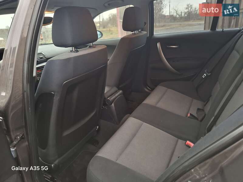 Хэтчбек BMW 1 Series 2005 в Иваничах