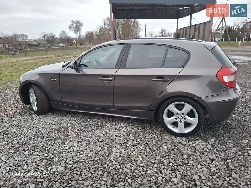 Хэтчбек BMW 1 Series 2005 в Иваничах