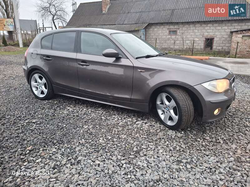 Хэтчбек BMW 1 Series 2005 в Иваничах