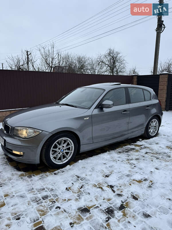 Хетчбек BMW 1 Series 2010 в Бобровиці