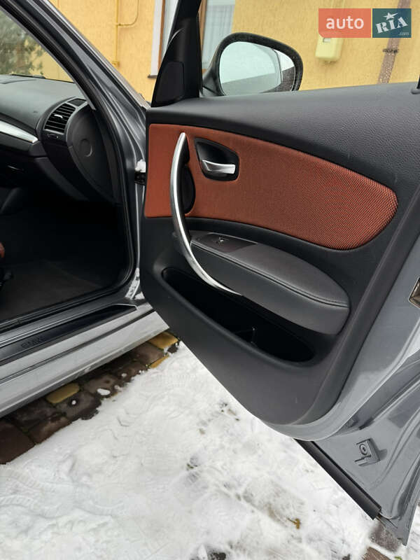 Хетчбек BMW 1 Series 2010 в Бобровиці