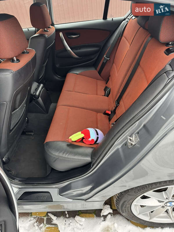 Хетчбек BMW 1 Series 2010 в Бобровиці