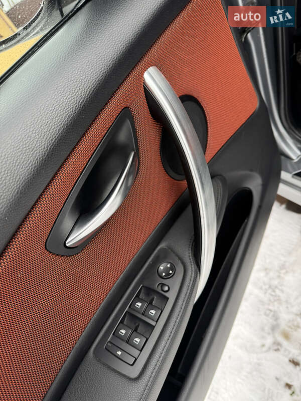 Хетчбек BMW 1 Series 2010 в Бобровиці