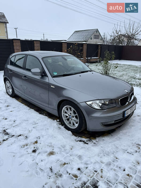 Хетчбек BMW 1 Series 2010 в Бобровиці