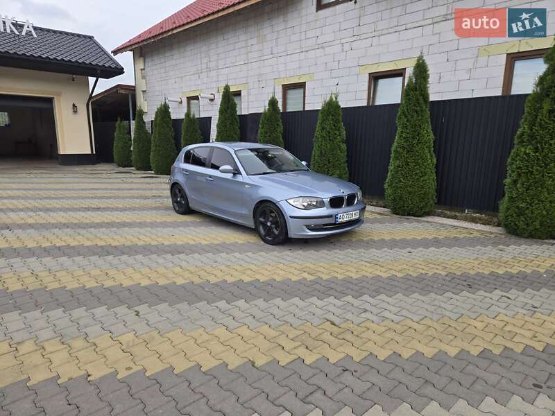Хетчбек BMW 1 Series 2009 в Мукачевому