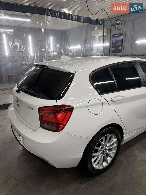 Хетчбек BMW 1 Series 2015 в Києві фото 17 Хетчбек BMW 1 Series 2015 в Києві
