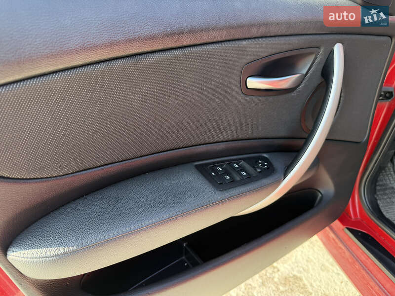 Хэтчбек BMW 1 Series 2011 в Запорожье