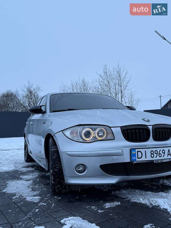 Хэтчбек BMW 1 Series 2004 в Самборе