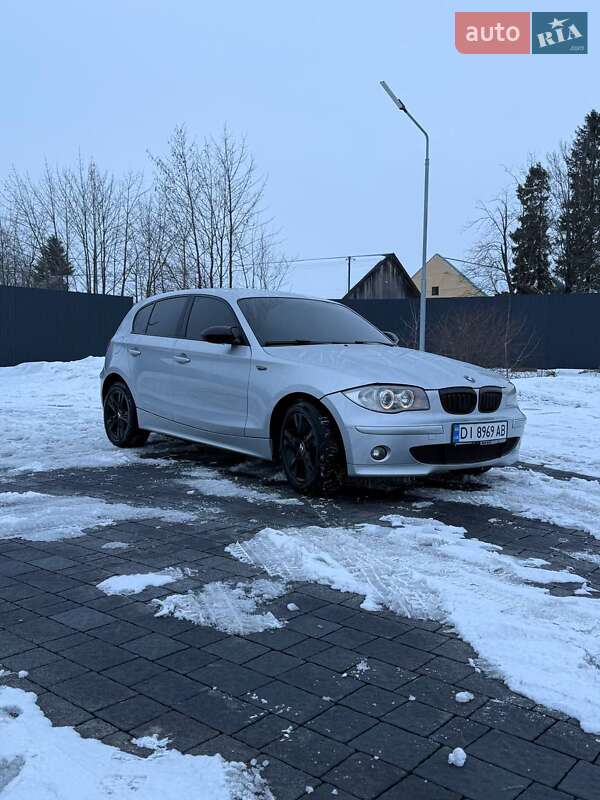 Хэтчбек BMW 1 Series 2004 в Самборе