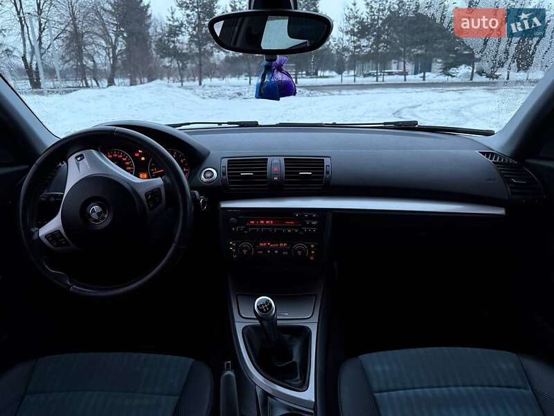 Хэтчбек BMW 1 Series 2004 в Самборе