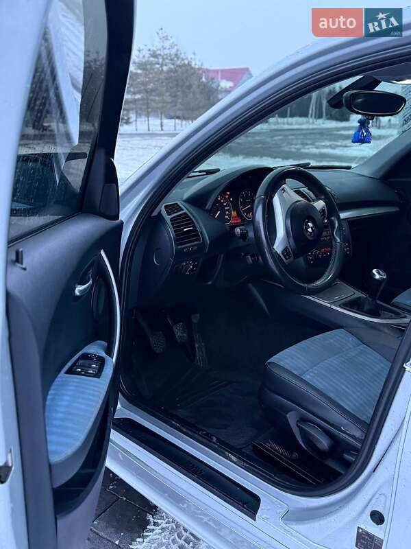 Хэтчбек BMW 1 Series 2004 в Самборе