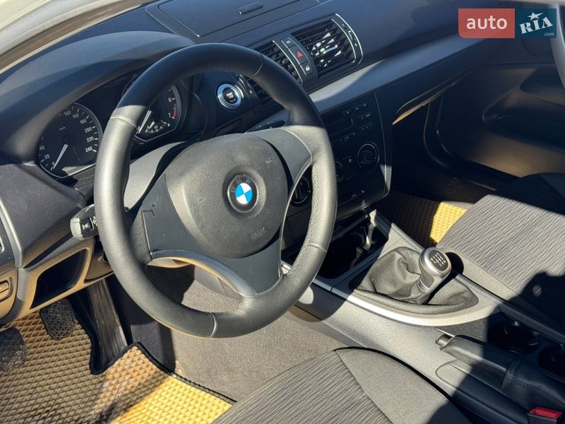 Хэтчбек BMW 1 Series 2009 в Ивано-Франковске