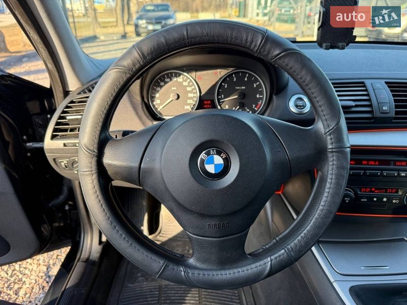 Хэтчбек BMW 1 Series 2004 в Стрые