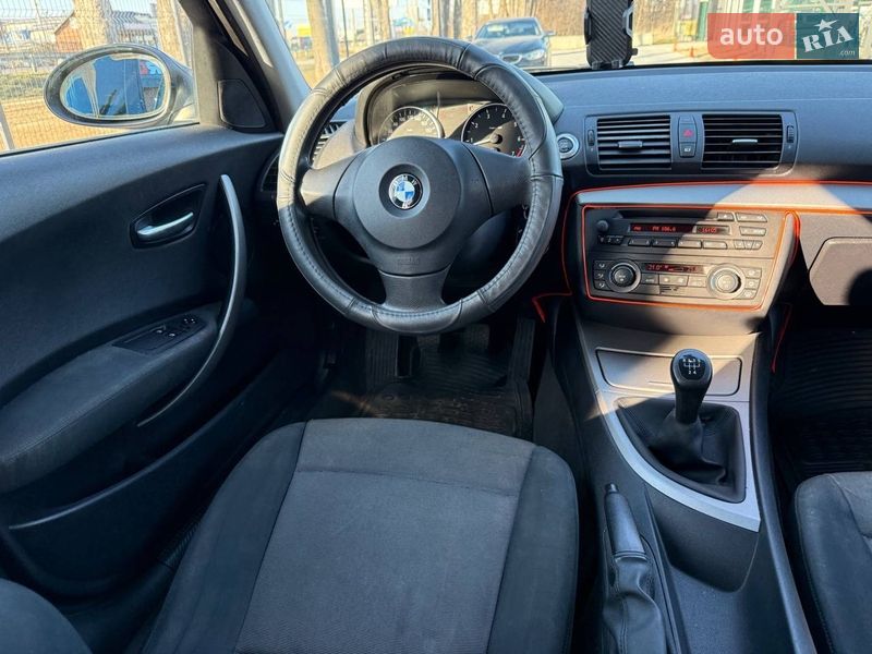 Хэтчбек BMW 1 Series 2004 в Стрые