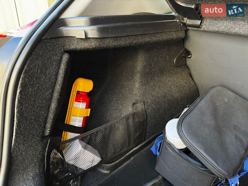 Хэтчбек BMW 1 Series 2004 в Киеве