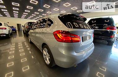 Хетчбек BMW 2 Series 2015 в 