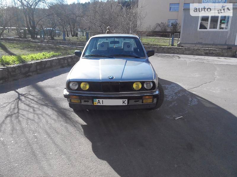 Седан BMW 3 Series 1986 в Обухові