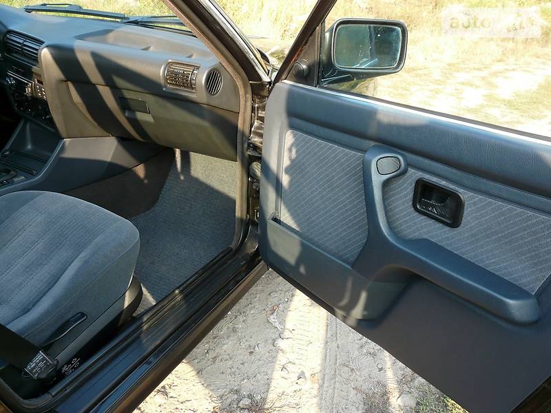 Седан BMW 3 Series 1986 в Житомире