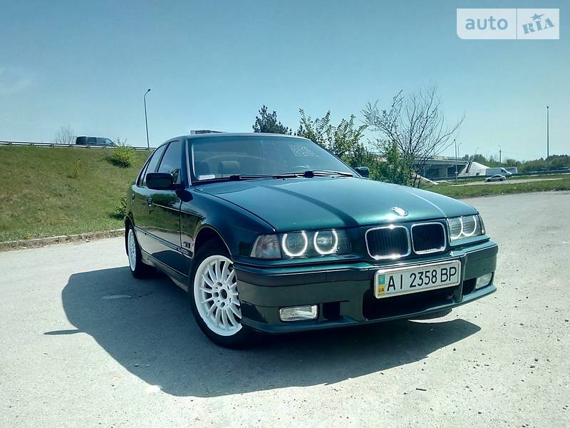 Седан BMW 3 Series 1993 в Макарове