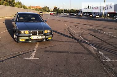 Седан BMW 3 Series 1994 в Херсоне