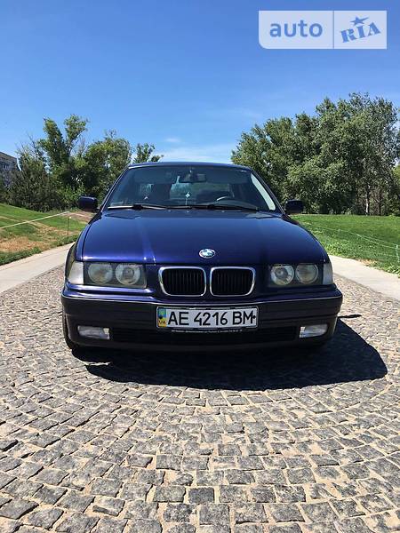 Седан BMW 3 Series 1998 в Днепре