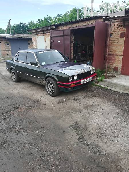 Седан BMW 3 Series 1983 в Кропивницком