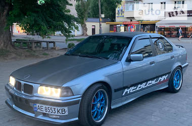 Седан BMW 3 Series 1993 в Кривом Роге