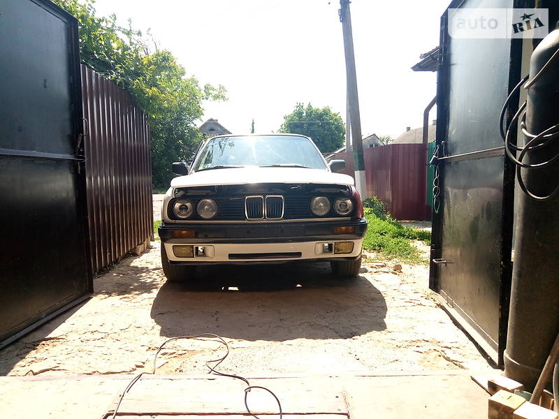 Седан BMW 3 Series 1990 в Чорноморську