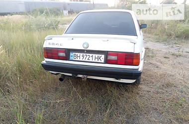 Седан BMW 3 Series 1990 в Черноморске