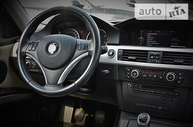 Седан BMW 3 Series 2010 в 