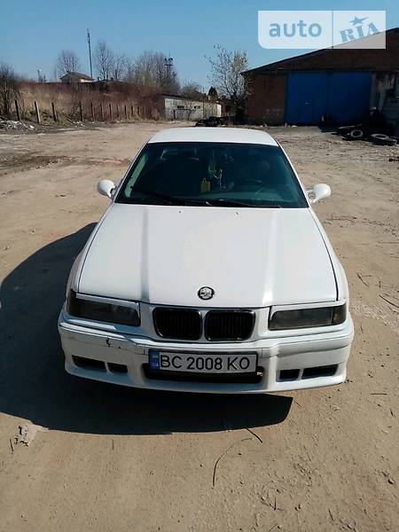 Седан BMW 3 Series 1993 в Львове