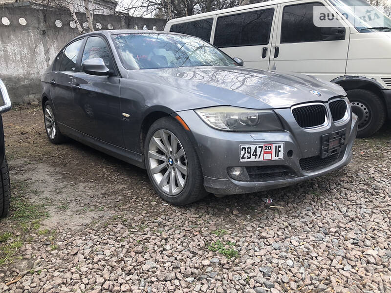 Седан BMW 3 Series 2010 в 