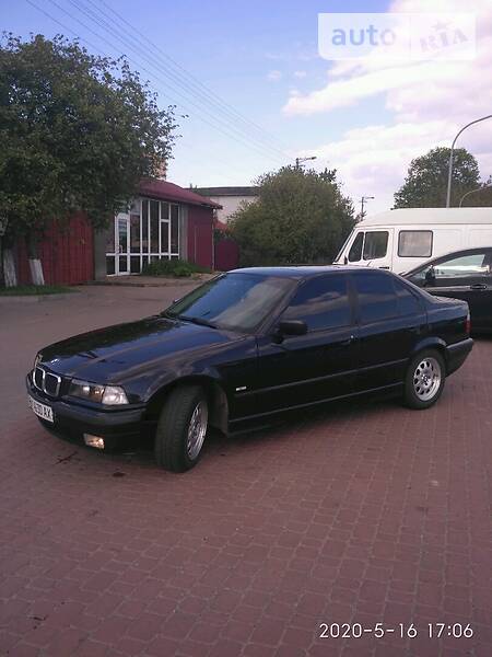 Седан BMW 3 Series 1998 в Рівному