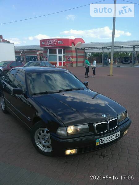 Седан BMW 3 Series 1998 в Рівному