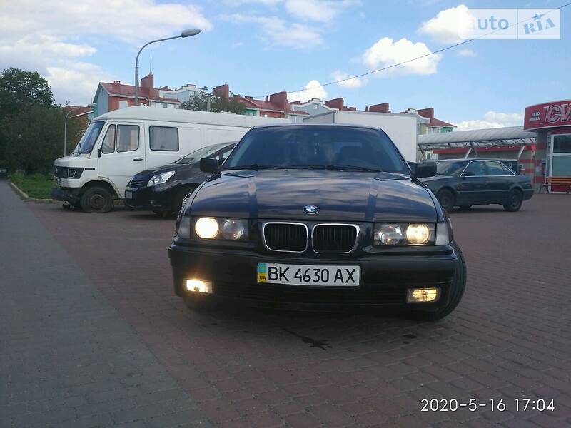 Седан BMW 3 Series 1998 в Рівному