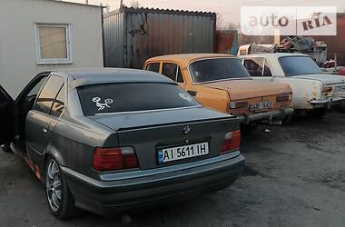 Седан BMW 3 Series 1994 в Барышевке