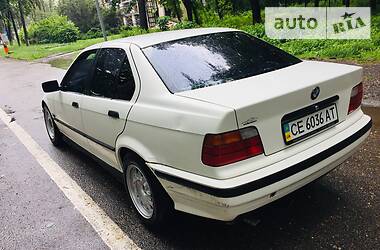 Седан BMW 3 Series 1993 в Черновцах