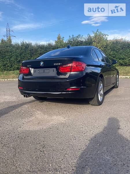 Седан BMW 3 Series 2014 в Львові