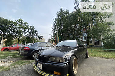 Хэтчбек BMW 3 Series 1999 в Киеве
