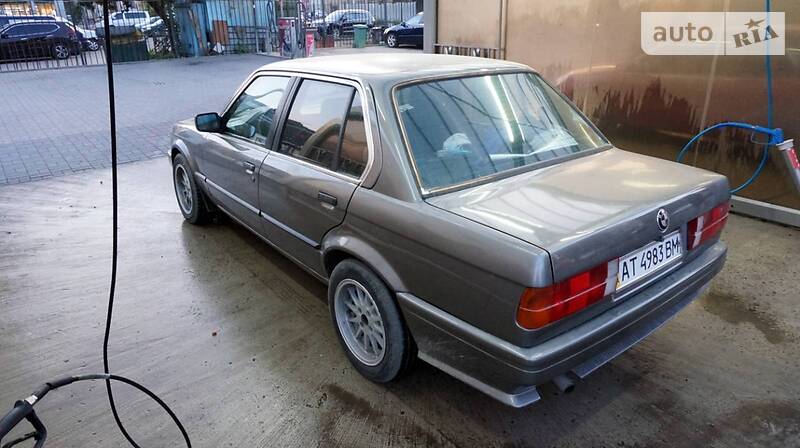 Седан BMW 3 Series 1987 в Івано-Франківську