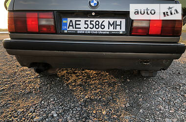Седан BMW 3 Series 1988 в Днепре
