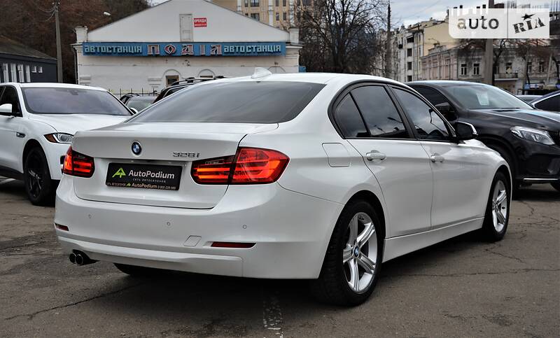 Седан BMW 3 Series 2014 в Киеве