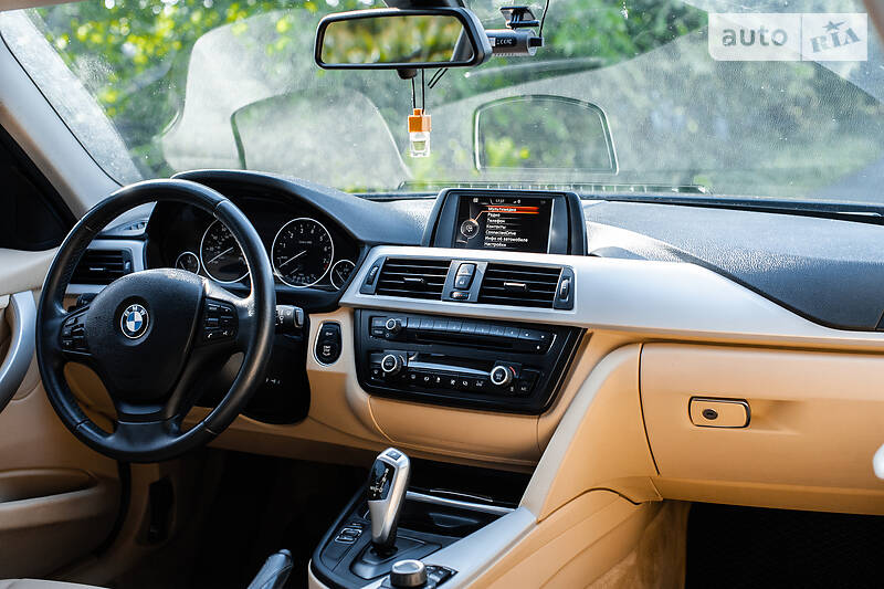 Седан BMW 3 Series 2015 в Городке