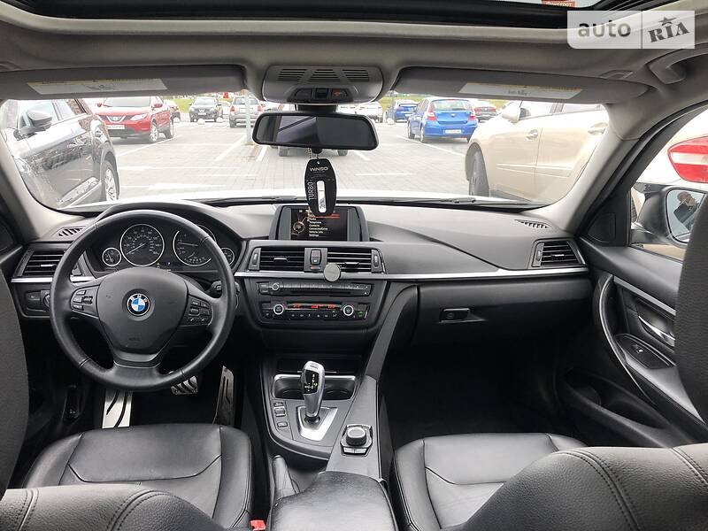 Седан BMW 3 Series 2015 в Львове