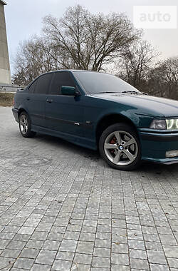 Седан BMW 3 Series 1995 в Васильевке