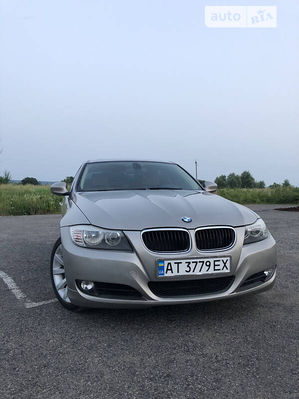 Седан BMW 3 Series 2011 в Калуші