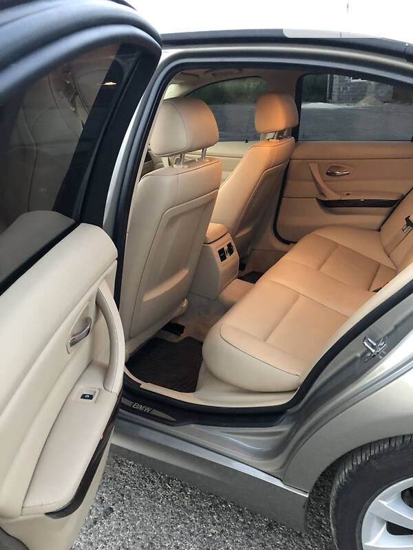 Седан BMW 3 Series 2011 в Калуші