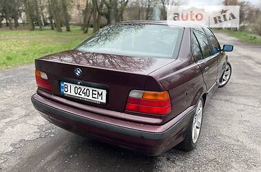 Седан BMW 3 Series 1993 в Хороле