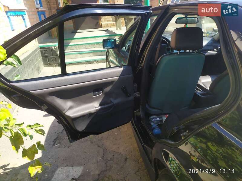 Седан BMW 3 Series 1994 в Казатине